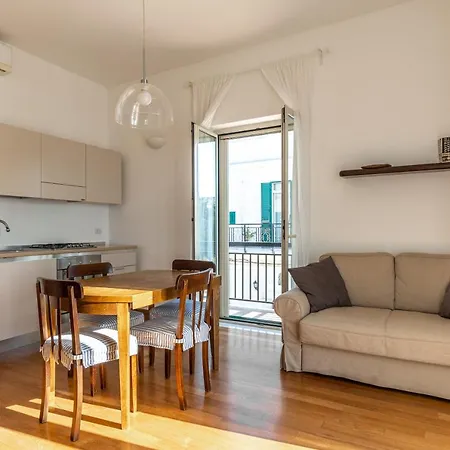 Sun Apartment *